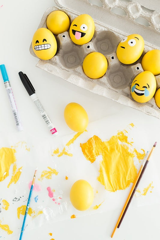 How to paint a beautiful Easter egg with your toddler!